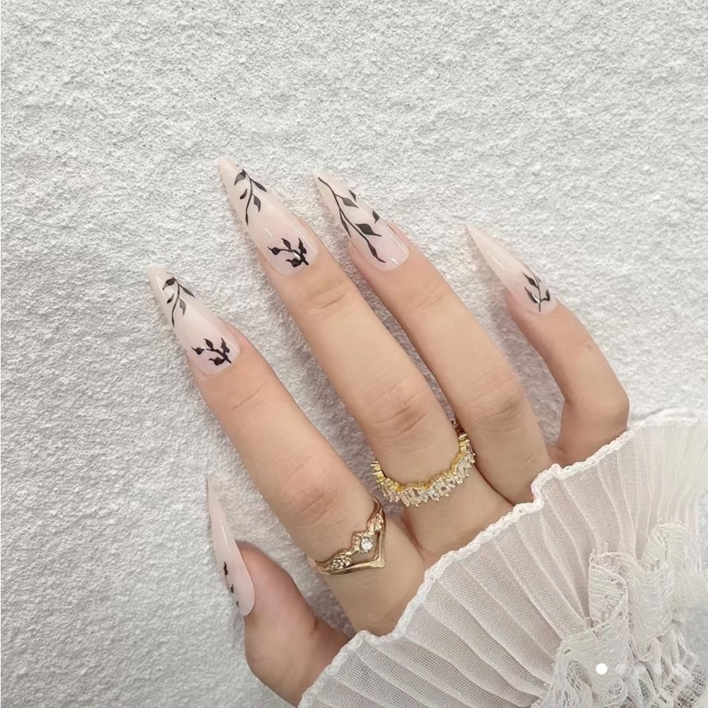 24 PCS Long stiletto With leaf Designs
